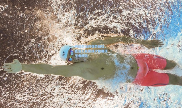 纳达尔法网强势回归，直落三盘晋级次轮展现王者风范