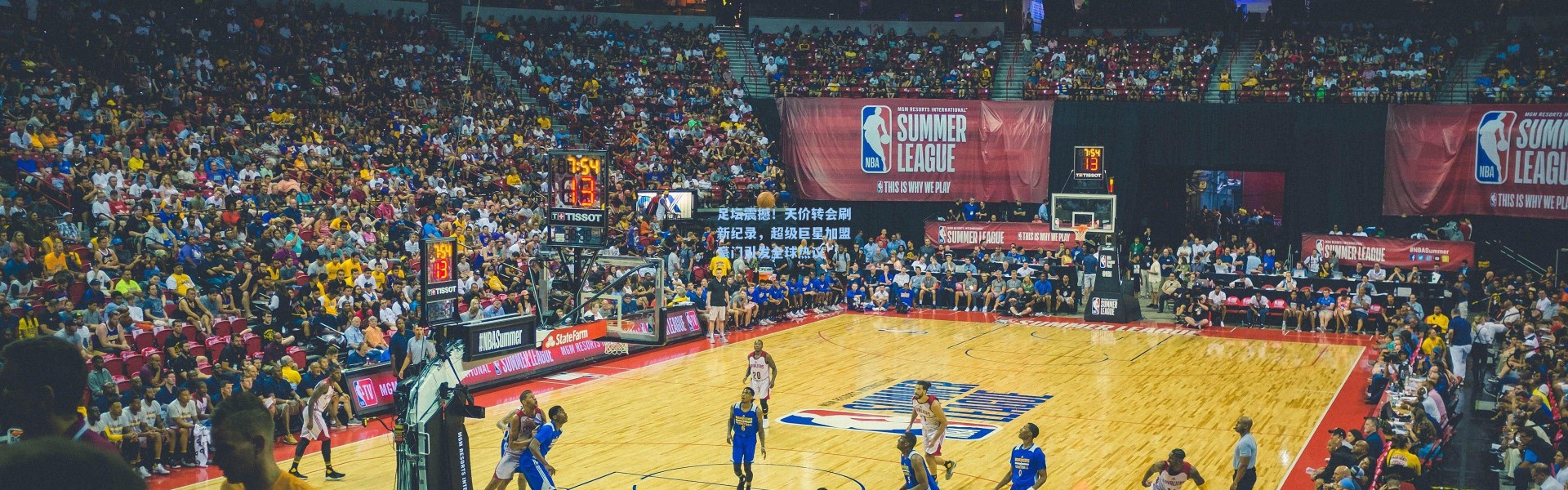 足坛震撼！天价转会刷新纪录，超级巨星加盟豪门引发全球热议